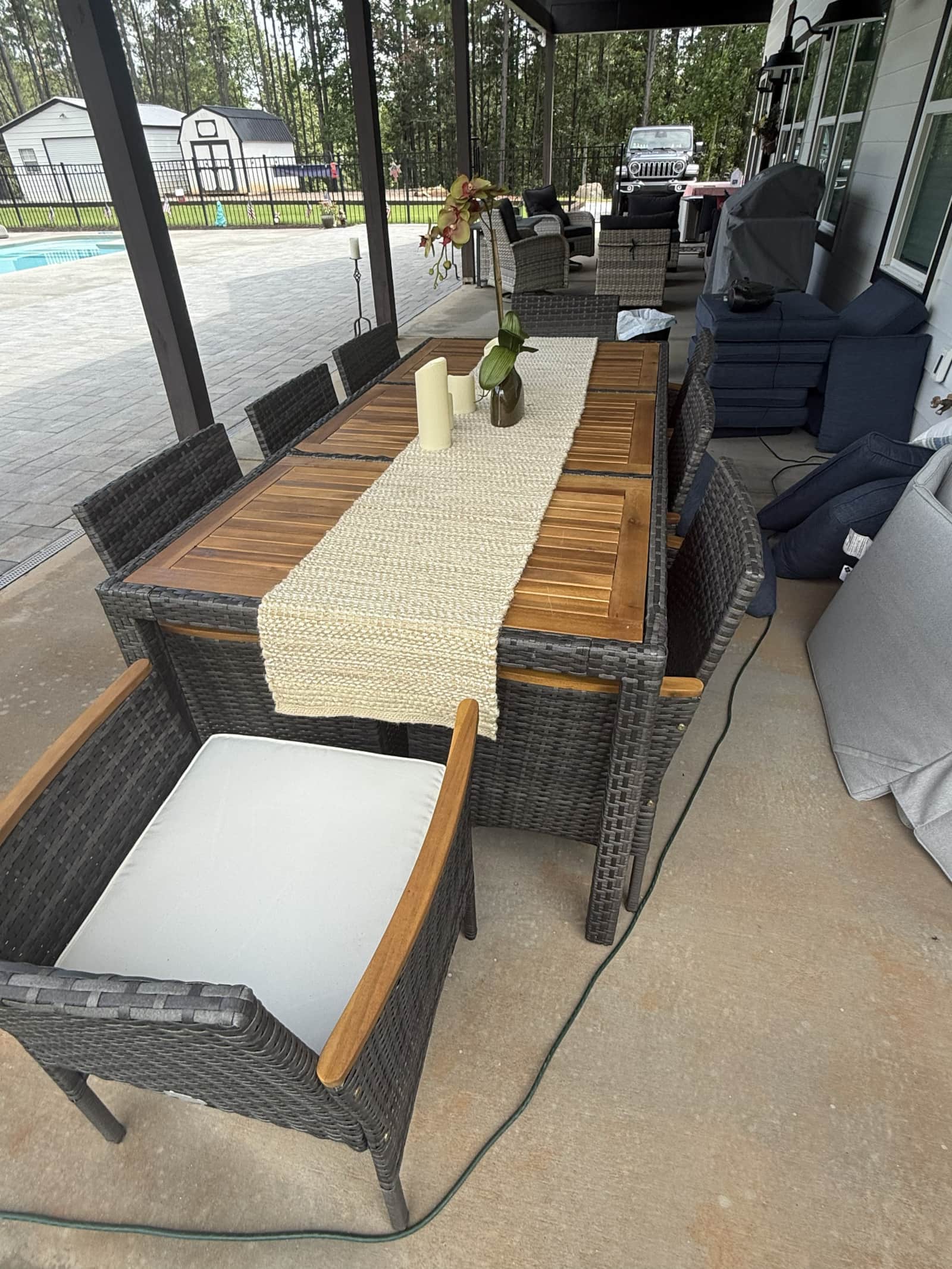 Outdoor dining area at Sanctuary 120